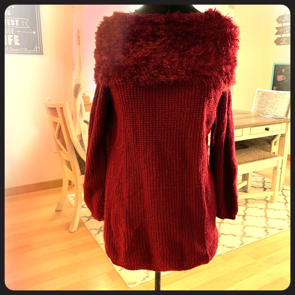Burgundy furry collard knit sweater from Italy